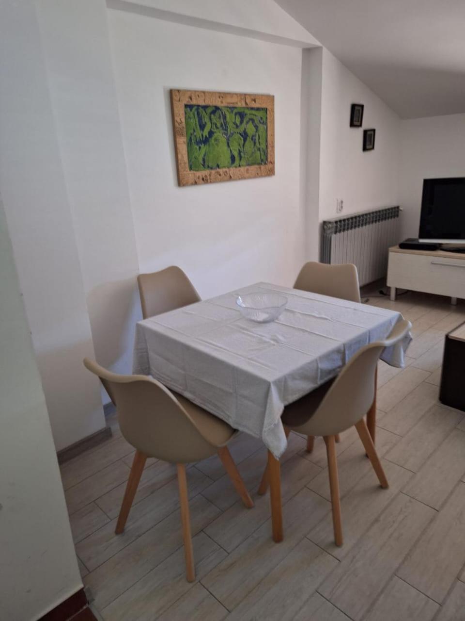 Iva Apartman *